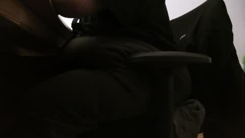 Snapshot of fat_bubble chatting on 12-07-24, 05:42 Fat Bernd online show from 12-07-24, 05:42