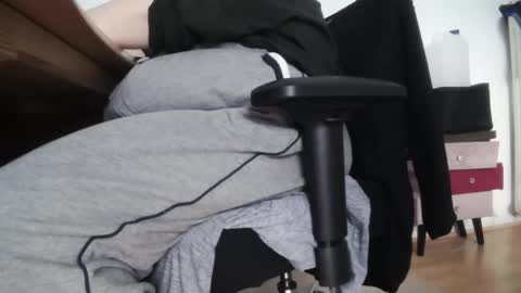 Snapshot of fat_bubble chatting on 02-16-25, 03:27 Fat Bernd online show from 02-16-25, 03:27