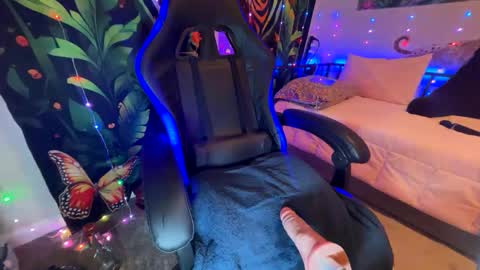 Snapshot of fat_fabulous1981 chatting on 03-05-25, 04:24 Sarah online show from 03-05-25, 04:24