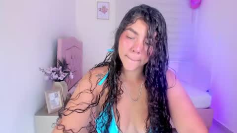 Snapshot of fatima_senghor chatting on 06-15-26, 08:44 Zoe online show from 06-15-26, 08:44