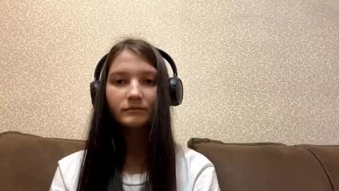 Aurora 18yo online show from 10-20-25, 09:32