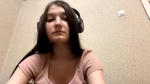 Aurora 18yo online show from 11-09-25, 08:23