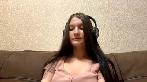 Aurora 18yo online show from 11-11-25, 08:25