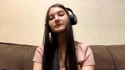 Aurora 18yo online show from 11-14-25, 08:46