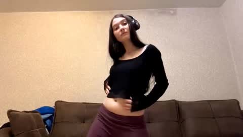 Aurora 18yo online show from 11-19-25, 08:25