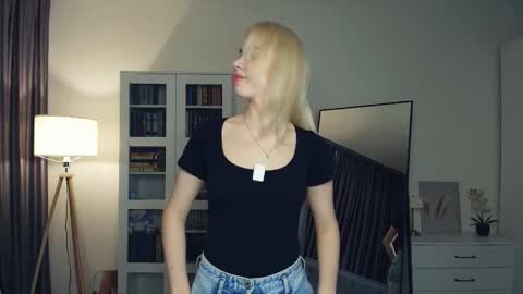 Snapshot of favourite_love chatting on 01-07-26, 07:33 Emma online show from 01-07-26, 07:33