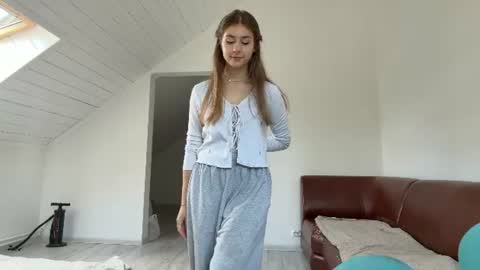 Snapshot of fawnmcgorry chatting on 07-14-26, 01:50 Emily online show from 07-14-26, 01:50