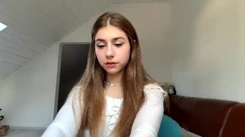 Snapshot of fawnmcgorry chatting on 07-19-26, 02:21 Emily online show from 07-19-26, 02:21