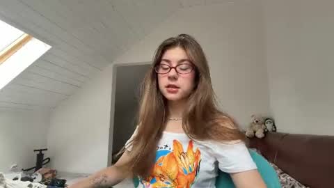 Snapshot of fawnmcgorry chatting on 07-23-26, 02:26 Emily online show from 07-23-26, 02:26