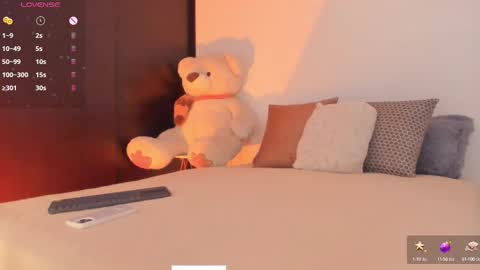 Snapshot of fay_miller2 chatting on 02-14-25, 10:14 welcome to my world  online show from 02-14-25, 10:14