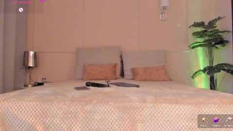 Snapshot of fay_miller2 chatting on 09-26-25, 10:47 welcome to my world  online show from 09-26-25, 10:47