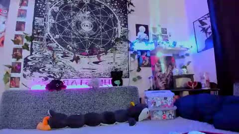Snapshot of fearlessdiva_x chatting on 07-13-26, 02:47 Diva online show from 07-13-26, 02:47