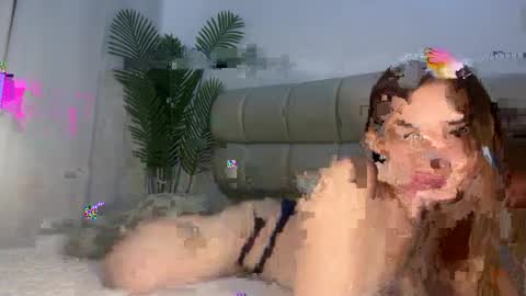 Snapshot of feb_sexy chatting on 06-16-26, 12:52 feby online show from 06-16-26, 12:52