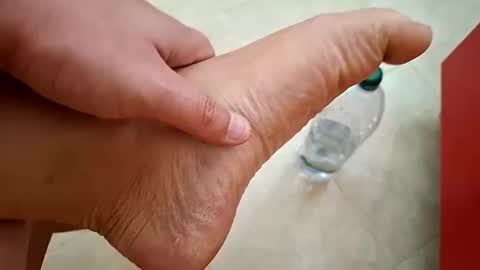 Snapshot of fede2985 chatting on 12-20-24, 10:16 Fede online show from 12-20-24, 10:16