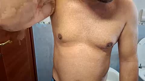 Snapshot of fede2985 chatting on 12-26-24, 10:05 Fede online show from 12-26-24, 10:05