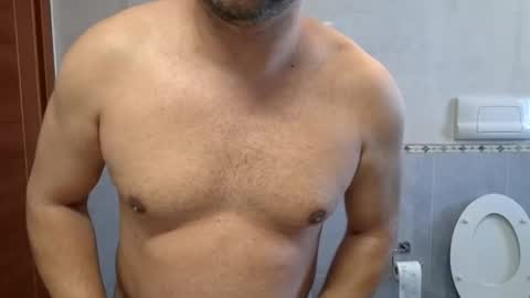 Snapshot of fede2985 chatting on 01-01-25, 10:21 Fede online show from 01-01-25, 10:21