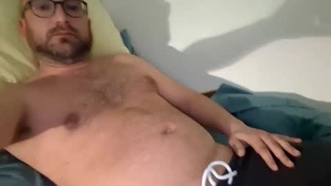 Snapshot of fede2985 chatting on 02-23-25, 03:29 Fede online show from 02-23-25, 03:29