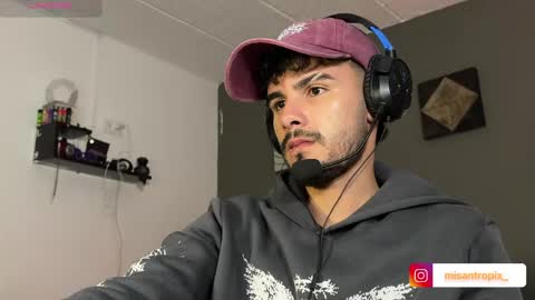 Snapshot of fede69x chatting on 05-25-26, 05:35 federik online show from 05-25-26, 05:35