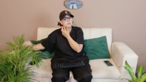 Snapshot of feelina_firesoul chatting on 09-19-25, 01:01 Feelena online show from 09-19-25, 01:01