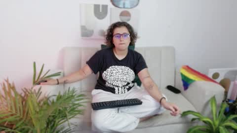 Feelena online show from 10-29-25, 05:58