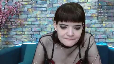 Snapshot of feelsgoodwoman chatting on 01-14-25, 05:23 Laura online show from 01-14-25, 05:23