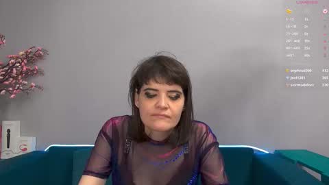 Snapshot of feelsgoodwoman chatting on 09-26-25, 03:43 Laura online show from 09-26-25, 03:43