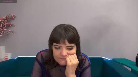 Snapshot of feelsgoodwoman chatting on 10-01-25, 08:31 Laura online show from 10-01-25, 08:31