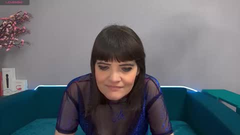 Snapshot of feelsgoodwoman chatting on 10-08-25, 02:53 Laura online show from 10-08-25, 02:53