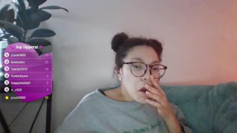 Snapshot of feetnymph chatting on 01-14-25, 05:40 Soley online show from 01-14-25, 05:40