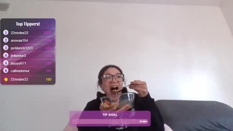 Snapshot of feetnymph chatting on 02-18-25, 08:03 Soley online show from 02-18-25, 08:03