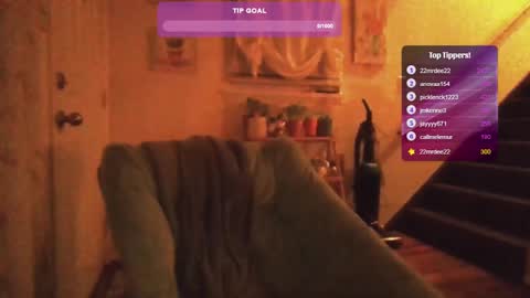 Snapshot of feetnymph chatting on 03-06-25, 12:10 Soley online show from 03-06-25, 12:10