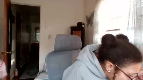 Soley online show from 11-19-25, 08:09