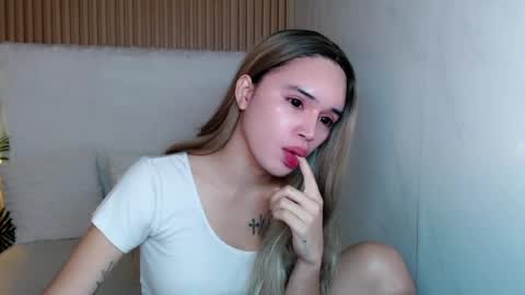 Snapshot of feisty_woman chatting on 06-26-26, 06:07 Prianka online show from 06-26-26, 06:07