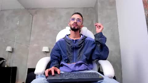 Felipe online show from 07-20-26, 03:32