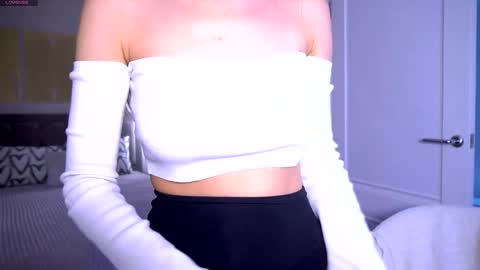 Hello im Nova online show from 05-17-26, 01:14