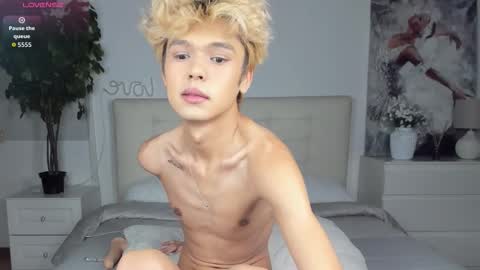 Snapshot of felix_rey chatting on 09-17-25, 02:30 Felix online show from 09-17-25, 02:30