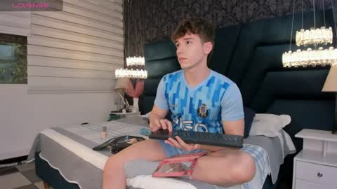 Snapshot of femboy_max chatting on 06-16-26, 11:46 Femboy Max online show from 06-16-26, 11:46