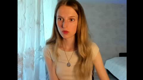 Snapshot of feralberry_dina chatting on 07-03-26, 12:00 Dana online show from 07-03-26, 12:00