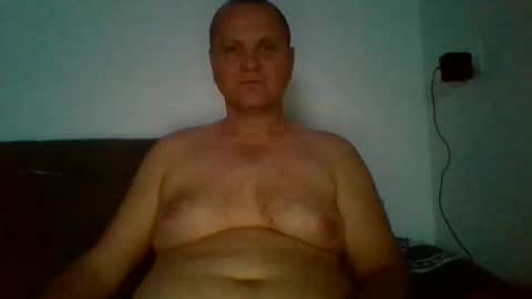 Snapshot of ferkooo111 chatting on 10-31-25, 04:35 Dorotheo online show from 10-31-25, 04:35