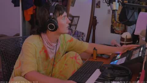 Snapshot of fernydew chatting on 02-18-25, 08:16 Fern next stream 430pm Monday PST online show from 02-18-25, 08:16