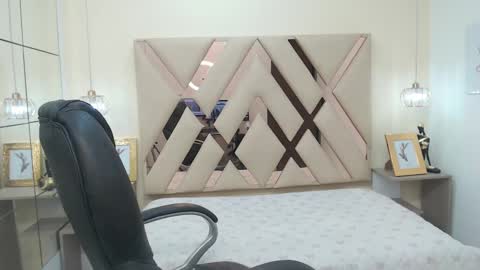 FER PHOENIX online show from 02-18-25, 03:42