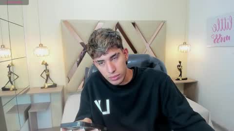 FER PHOENIX online show from 11-25-25, 03:28