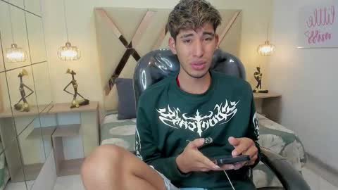 FER PHOENIX online show from 12-17-25, 03:23