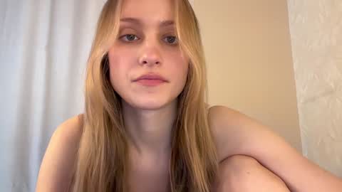 Snapshot of fflloowweerr chatting on 12-08-24, 05:39 Lisa online show from 12-08-24, 05:39