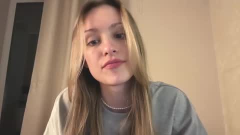 Snapshot of fflloowweerr chatting on 02-18-25, 12:06 Lisa online show from 02-18-25, 12:06