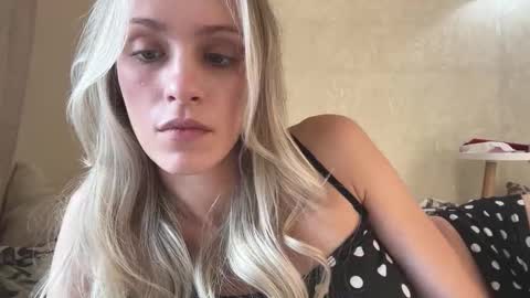 Snapshot of fflloowweerr chatting on 09-10-25, 06:57 Lisa online show from 09-10-25, 06:57