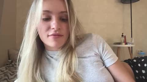 Snapshot of fflloowweerr chatting on 09-21-25, 09:00 Lisa online show from 09-21-25, 09:00