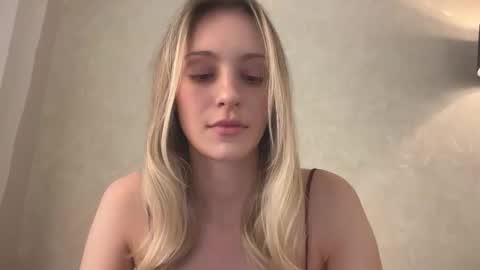 Snapshot of fflloowweerr chatting on 11-16-25, 06:52 Lisa online show from 11-16-25, 06:52