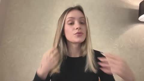 Snapshot of fflloowweerr chatting on 11-20-25, 09:09 Lisa online show from 11-20-25, 09:09