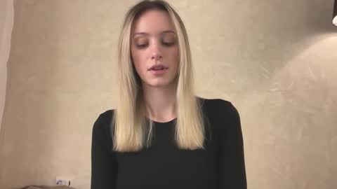 Snapshot of fflloowweerr chatting on 12-02-25, 08:52 Lisa online show from 12-02-25, 08:52